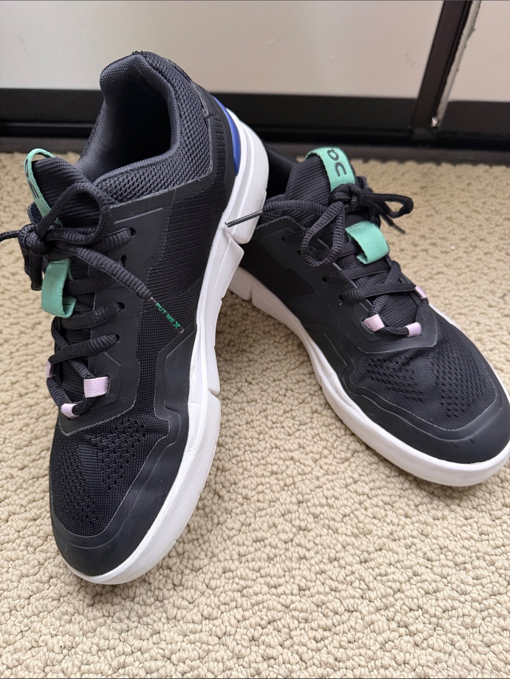 On Cloud “Roger Spin” Women's Athletic Sneakers in Black with Mint Accents - Picture 2 of 8